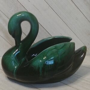 Blue Mountain Vintage Elegant Pottery Swan Sculpture